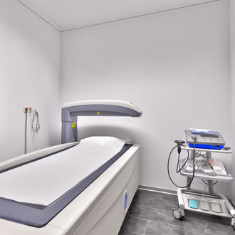 Unsere Behandlungsräume in der Asklepios Klinik Bad Griesbach sind modern, funktional und freundlich ausgetattet.