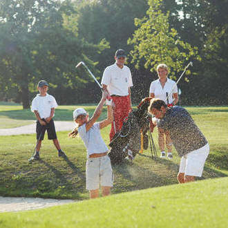 Bei uns im St. Wolfgang können Sie auch nahe gelegen Golf spielen - im größten Golfresort in Niederbayern.