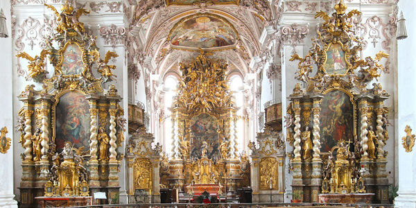 In der Nähe des Hotel St. Wolfgang befindet sich auch die prunkvolle, prächtige Asam-Kirche in Aldersbach