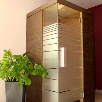 Hübscher Duschbereich mit Grün in der Spa & Vitalwelt vom Medicalhotel
