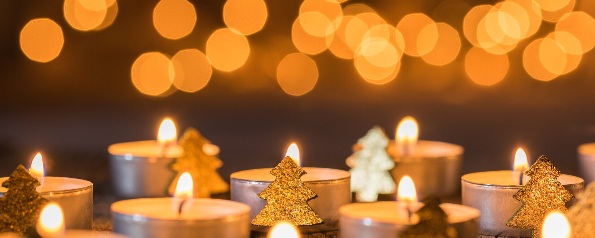 Adventsdekoration mit Kerzen - buchen Sie den Adventszauber bei uns im St. Wolfgang