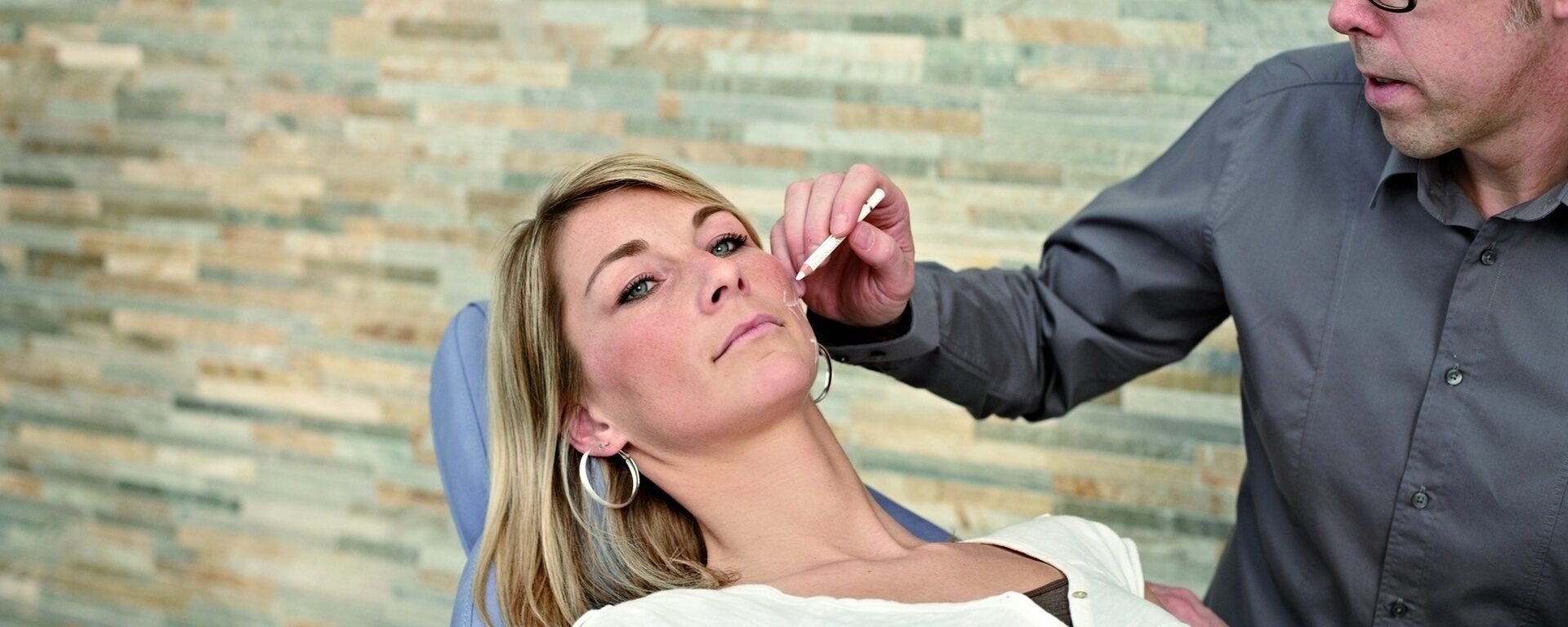 Faltenbehandlung einer Frau durchgeführt von Herr Dr. med. Frank Rösken in der Asklepios Klinik St. Wolfgang