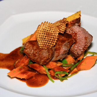 Unser beliebtes Themenbuffet oder Vorspeisen- und Dessertbuffet finden Sie bei uns in den St. Wolfgang Restaurantstuben