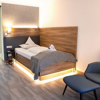 Schön arrangierte Hotelzimmer mit moderner Ausstattung in Bad Griesbach