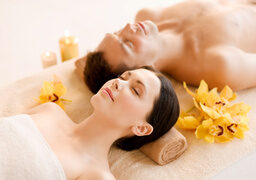 In unserem Spa-Bereich können Sie sich eine Massage Ihrer Wahl buchen, während Sie bei uns im Hotel St. Wolfgang verweilen.