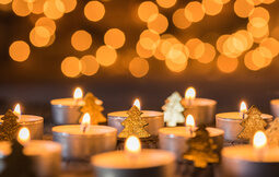 Adventsdekoration mit Kerzen - buchen Sie den Adventszauber bei uns im St. Wolfgang