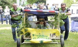 Outdoor Teamevent - Flintstone Car