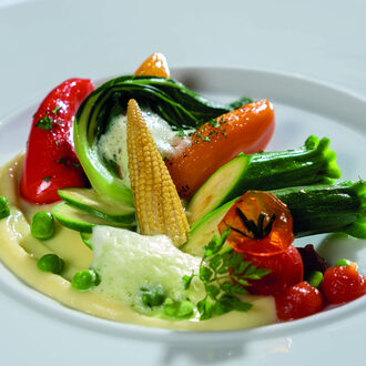 Unser beliebtes Themenbuffet oder Vorspeisen- und Dessertbuffet finden Sie bei uns in den St. Wolfgang Restaurantstuben