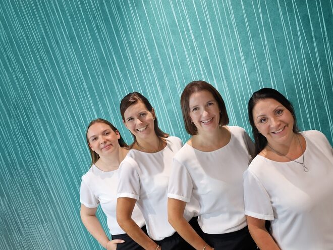 Wir sehen hier ein Patientenzimmer.