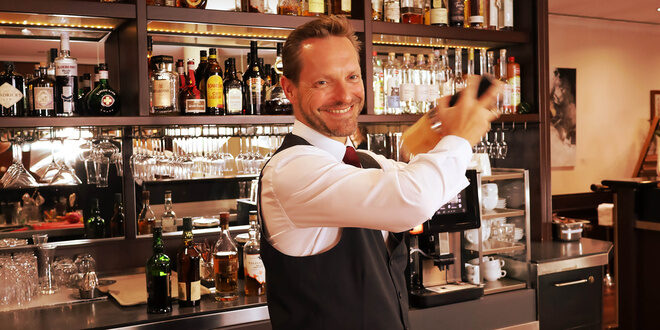 Gönnen Sie sich einen Drink Ihrer Wahl an unserer Bar im Hotel St. Wolfgang